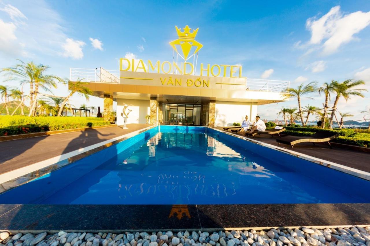 Diamond Hotel Van Don Cam Pha Exterior photo